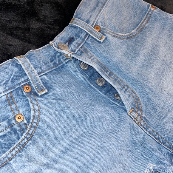 women’s 501 levis shorts - Picture 3 of 3